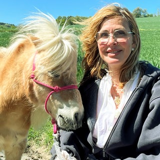 Petra Sabel-Haux und ihr Mini-Pony