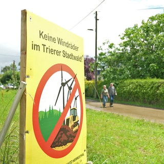 Protestplakat gegen Windräder in Trier