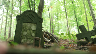 Bergmannsfriedhof im Wald
