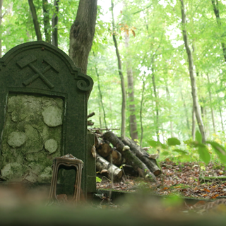 Bergmannsfriedhof im Wald