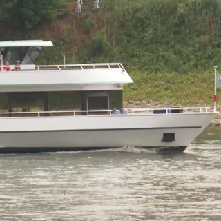 Ein Boot auf dem Rhein
