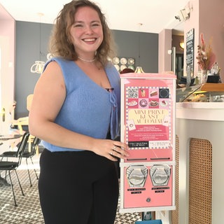 Künstlerin Tina Leber hat den Kunstautomaten „Rosie“ ins Leben gerufen.
