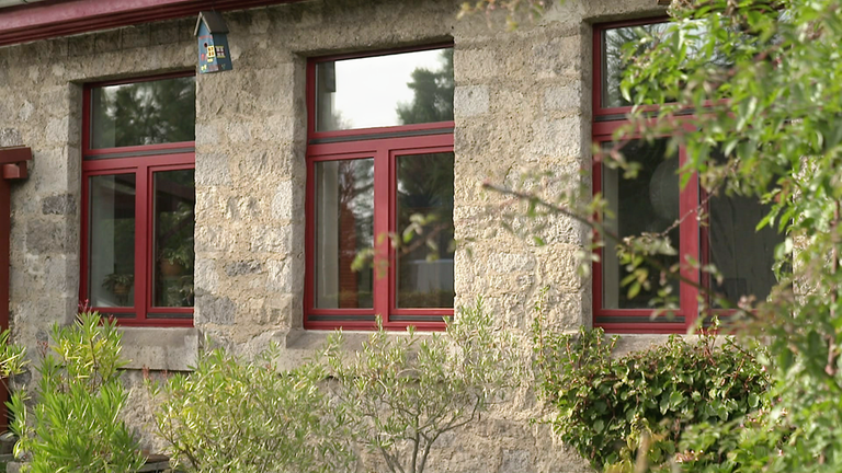 Hierzuland Weidenhahn Hausfassade