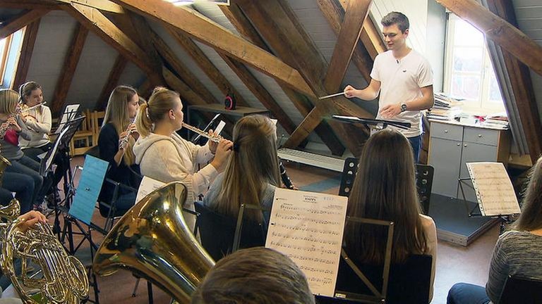 Hayana Dirigent Tim Wingerter Jugendorcheste -Kultuskapelle