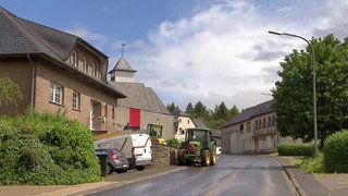 Hierzuland Reuth, Sicht auf die Dorfstraße