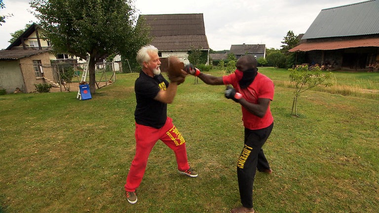 Hierzuland Hundheim Kampfsporttrainer