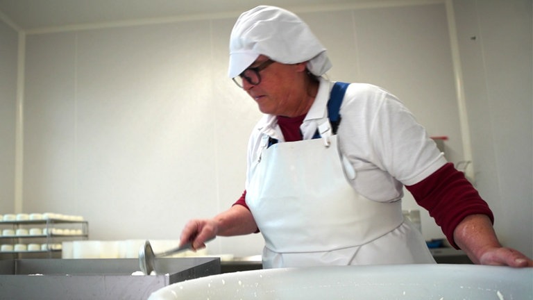 Hierzuland Hommerdingen, Herstellung von Ziegenkäse