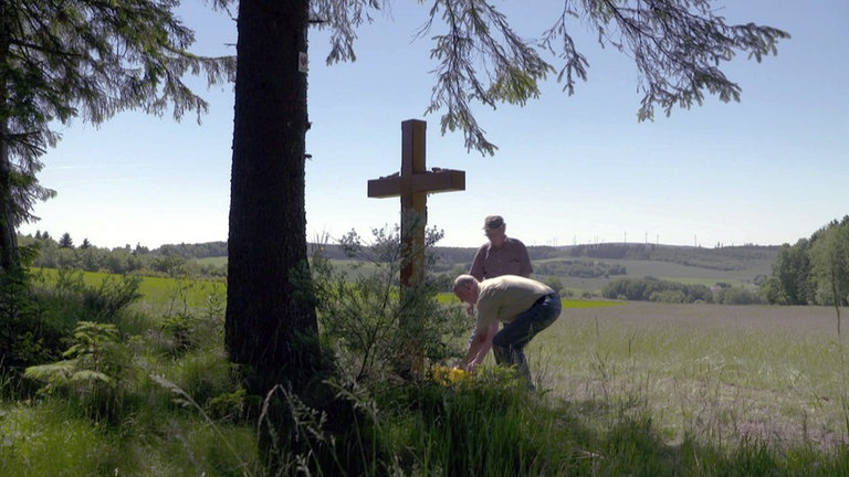 Wederath Maenner an Kreuz