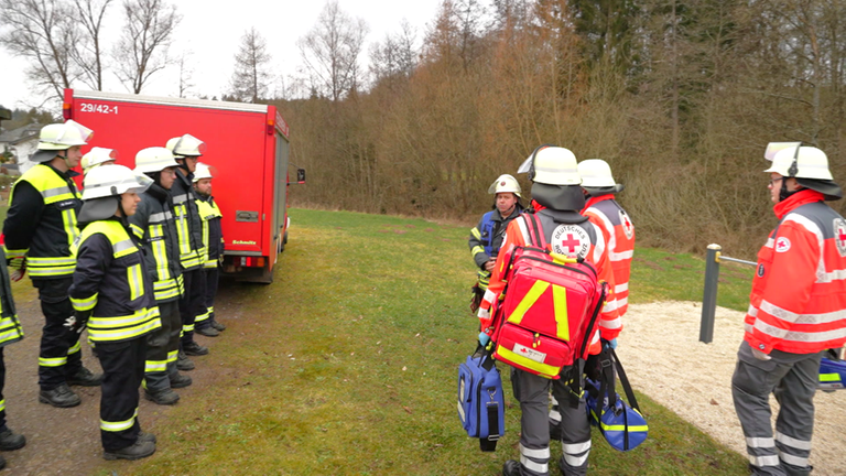 Freiwillige Feuerwehr und die First Responder vom Roten Kreuz