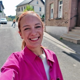 Nahe-Weinkönigin Zoe Keller de Almeida Soliz in ihrem Heimatort St. Katharinen