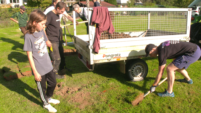 Arbeitseinsatz auf dem Spielplatz von Hettenrodt