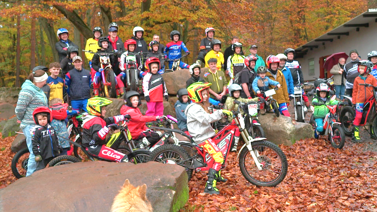 Jugendliche Trialfahrer des Vereins AMC