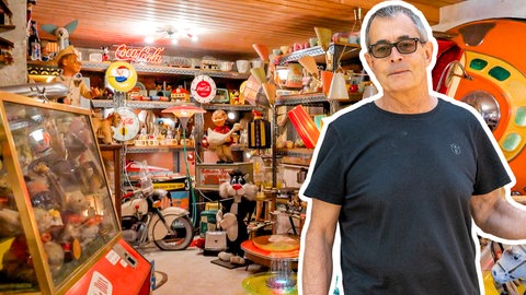 Sammler Holger lebt inmitten seiner Retro-Schätze.