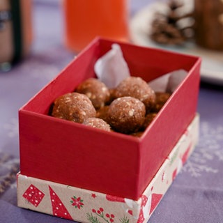 Weihnachtliche Dattelbällchen