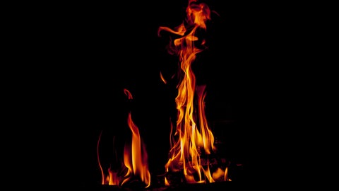 Flammen vor schwarzem Hintergrund